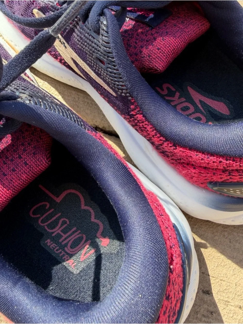 Brooks Ghost 16 Running Shoes Size 6.5 Medium Peacoat Raspberry‎